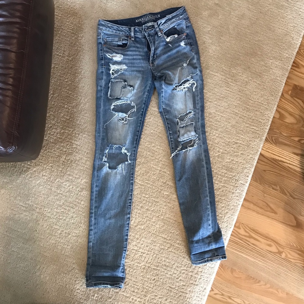 Distressed skinny jeans